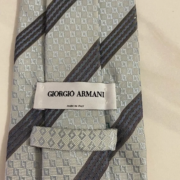 Giorgio Armani classic corpcore gray/blue striped silk necktie - Picture 2 of 3